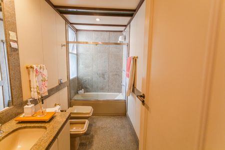 Apartamento à venda com 160m², 3 quartos e 2 vagas Apartamento à venda com 160m², 3 quartos e 2 vagasBanheiro Social