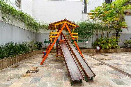 Apartamento à venda com 160m², 3 quartos e 2 vagas Apartamento à venda com 160m², 3 quartos e 2 vagasÁrea comum - Playground