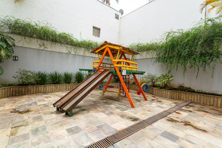 Apartamento à venda com 160m², 3 quartos e 2 vagas Apartamento à venda com 160m², 3 quartos e 2 vagasÁrea comum - Playground