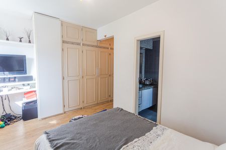 Apartamento à venda com 160m², 3 quartos e 2 vagas Apartamento à venda com 160m², 3 quartos e 2 vagasSuíte