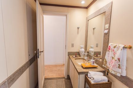 Apartamento à venda com 160m², 3 quartos e 2 vagas Apartamento à venda com 160m², 3 quartos e 2 vagasBanheiro Social