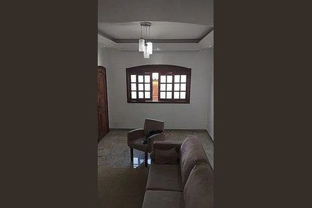 Casa à venda com 180m², 3 quartos e 4 vagas