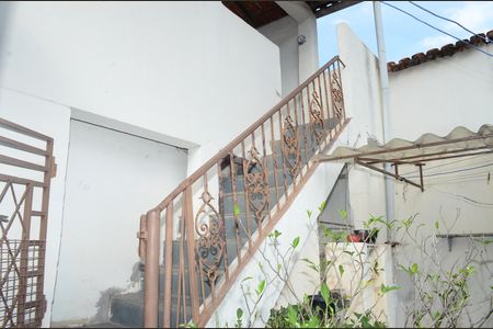 Casa à venda com 428m², 3 quartos e 3 vagasEscada