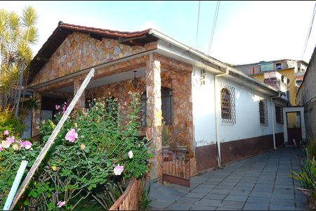 Casa à venda com 428m², 3 quartos e 3 vagasFachada