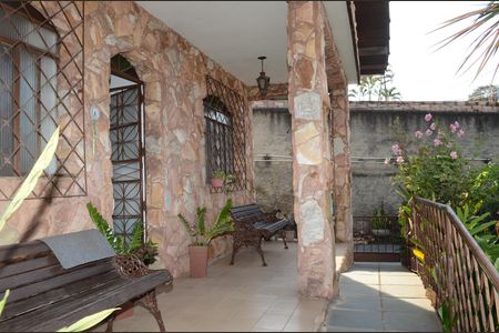 Casa à venda com 428m², 3 quartos e 3 vagasFachada