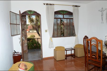 Casa à venda com 428m², 3 quartos e 3 vagasSala