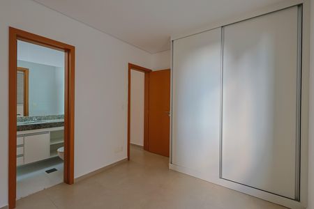 Apartamento à venda com 76m², 3 quartos e 2 vagas Apartamento à venda com 76m², 3 quartos e 2 vagasSuíte
