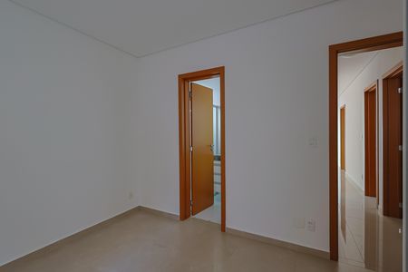 Apartamento à venda com 76m², 3 quartos e 2 vagas Apartamento à venda com 76m², 3 quartos e 2 vagasSuíte