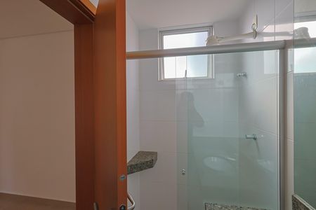 Apartamento à venda com 76m², 3 quartos e 2 vagas Apartamento à venda com 76m², 3 quartos e 2 vagasBanheiro da suíte