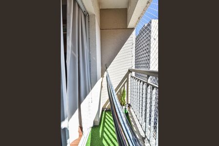 Apartamento à venda com 48m², 2 quartos e 1 vaga Apartamento à venda com 48m², 2 quartos e 1 vagaVaranda