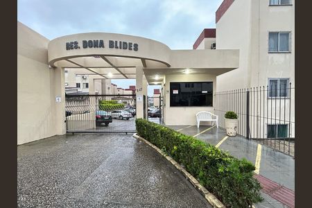 Apartamento para alugar com 50m², 2 quartos e 1 vaga Apartamento para alugar com 50m², 2 quartos e 1 vagaFachada