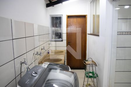 Casa à venda com 390m², 6 quartos e 4 vagas Casa à venda com 390m², 6 quartos e 4 vagasCozinha e Área de Serviço