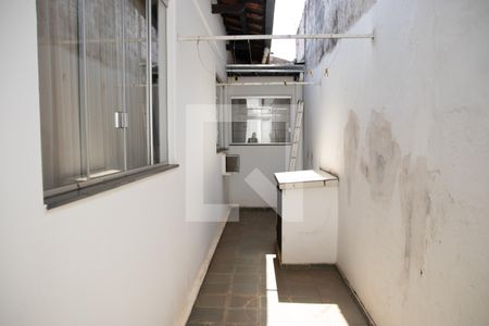 Casa à venda com 390m², 6 quartos e 4 vagas Casa à venda com 390m², 6 quartos e 4 vagasQuintal