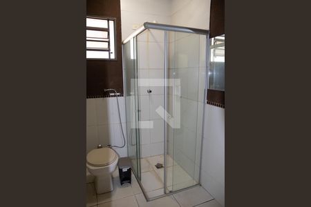 Casa à venda com 390m², 6 quartos e 4 vagas Casa à venda com 390m², 6 quartos e 4 vagasBanheiro 05