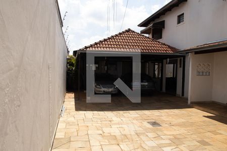 Casa à venda com 390m², 6 quartos e 4 vagas Casa à venda com 390m², 6 quartos e 4 vagasQuintal