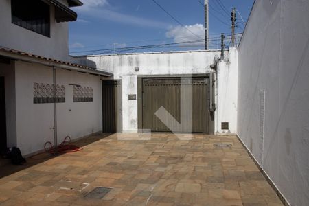 Casa à venda com 390m², 6 quartos e 4 vagas Casa à venda com 390m², 6 quartos e 4 vagasQuintal