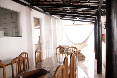 Casa à venda com 390m², 6 quartos e 4 vagas Casa à venda com 390m², 6 quartos e 4 vagasQuintal