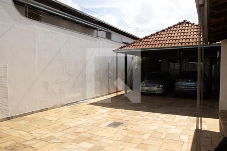 Casa à venda com 390m², 6 quartos e 4 vagas Casa à venda com 390m², 6 quartos e 4 vagasQuintal