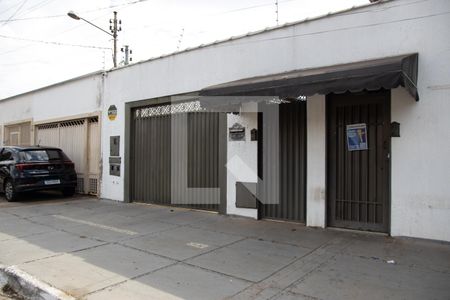 Fachada de casa à venda com 6 quartos, 390m² em Jardim da Luz, Goiânia