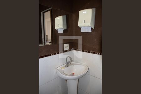 Casa à venda com 390m², 6 quartos e 4 vagas Casa à venda com 390m², 6 quartos e 4 vagasBanheiro 05