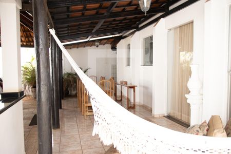 Quintal de casa à venda com 6 quartos, 390m² em Jardim da Luz, Goiânia