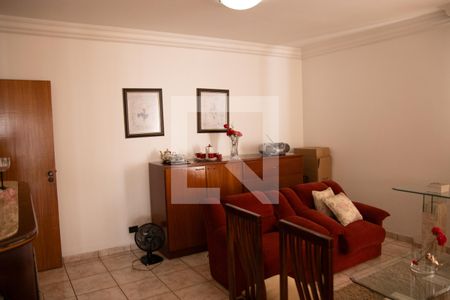 Casa à venda com 390m², 6 quartos e 4 vagas Casa à venda com 390m², 6 quartos e 4 vagasSala