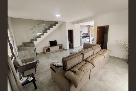 Sala de casa de condomínio para alugar com 5 quartos, 250m² em Água Espraiada (Caucaia do Alto), Cotia