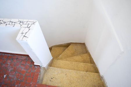 Casa para alugar com 74m², 2 quartos e sem vaga Casa para alugar com 74m², 2 quartos e sem vagaEscada