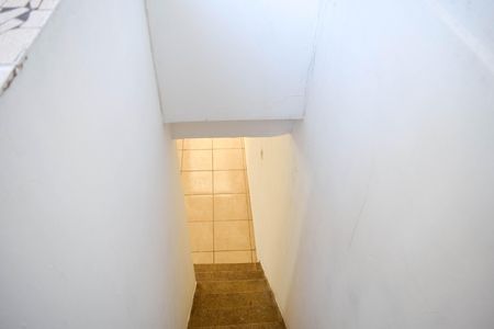 Casa para alugar com 74m², 2 quartos e sem vaga Casa para alugar com 74m², 2 quartos e sem vagaEscada
