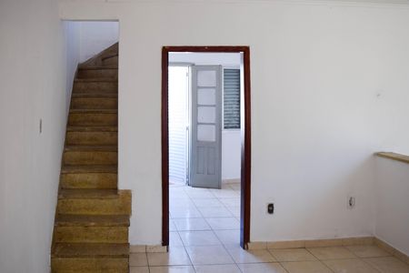 Casa para alugar com 74m², 2 quartos e sem vaga Casa para alugar com 74m², 2 quartos e sem vagaSala