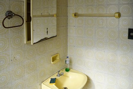 Casa para alugar com 74m², 2 quartos e sem vaga Casa para alugar com 74m², 2 quartos e sem vagaBanheiro