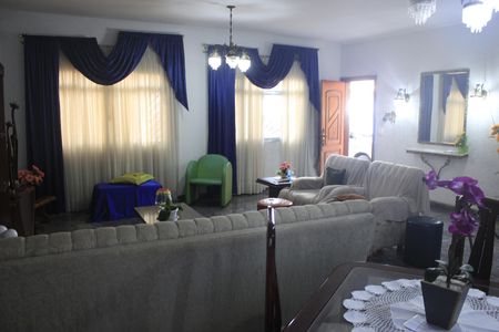 Sala de casa à venda com 4 quartos, 420m² em Jardim Dourado, Guarulhos