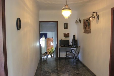 Casa à venda com 420m², 4 quartos e 4 vagasCorredor dos quartos