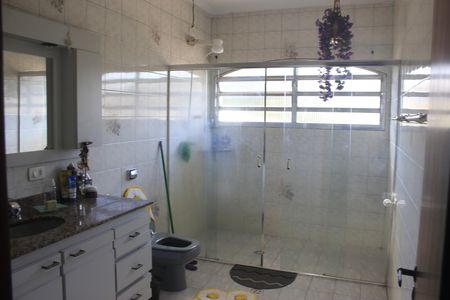 Casa à venda com 420m², 4 quartos e 4 vagasBanheiro social