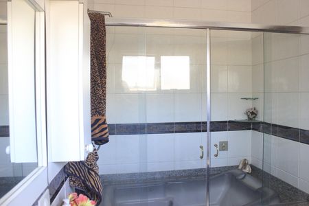 Casa à venda com 420m², 4 quartos e 4 vagasBanheiro da Suíte 1