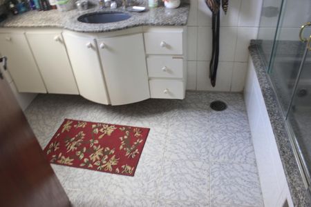 Casa à venda com 420m², 4 quartos e 4 vagasBanheiro da Suíte 1
