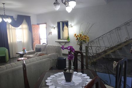 Casa à venda com 420m², 4 quartos e 4 vagasSala