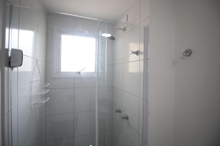 Banheiro de apartamento à venda com 2 quartos, 50m² em Humaitá, Porto Alegre