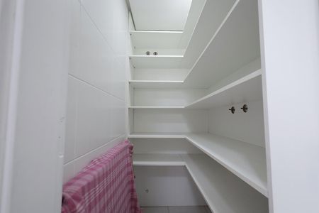 Apartamento à venda com 92m², 2 quartos e 1 vaga Apartamento à venda com 92m², 2 quartos e 1 vagaDispensa
