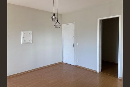 Apartamento para alugar com 76m², 3 quartos e 2 vagas Apartamento para alugar com 76m², 3 quartos e 2 vagasSala