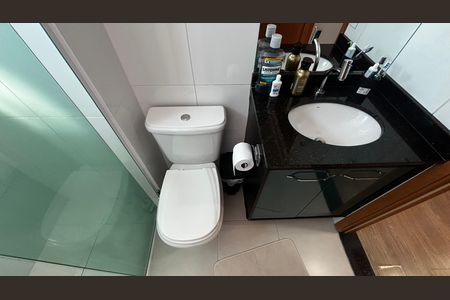 Apartamento à venda com 66m², 2 quartos e 1 vaga Apartamento à venda com 66m², 2 quartos e 1 vagaBanheiro da Suíte