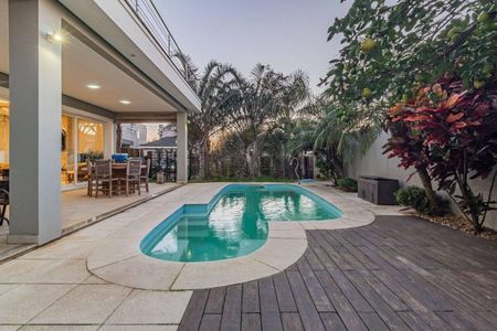 Casa de condomínio para alugar com 290m², 3 quartos e 4 vagas Casa de condomínio para alugar com 290m², 3 quartos e 4 vagasÁrea comum