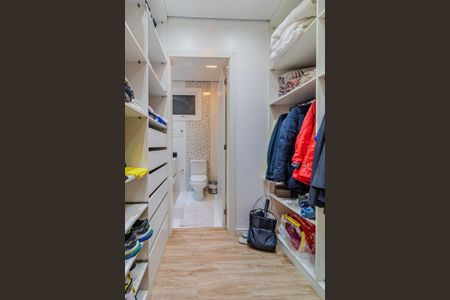 Casa de condomínio para alugar com 290m², 3 quartos e 4 vagas Casa de condomínio para alugar com 290m², 3 quartos e 4 vagasCloset