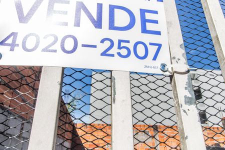 Casa à venda com 108m², 3 quartos e 5 vagas Casa à venda com 108m², 3 quartos e 5 vagasPlaca
