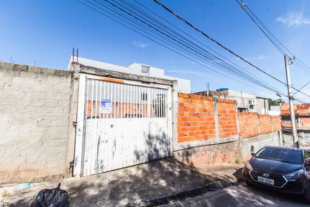 Casa à venda com 108m², 3 quartos e 5 vagas Casa à venda com 108m², 3 quartos e 5 vagasVista da Rua