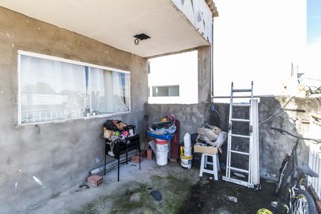 Casa à venda com 108m², 3 quartos e 5 vagas Casa à venda com 108m², 3 quartos e 5 vagasVaranda