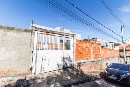 Casa à venda com 108m², 3 quartos e 5 vagas Casa à venda com 108m², 3 quartos e 5 vagasVista da Rua