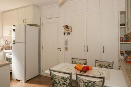 Apartamento à venda com 156m², 4 quartos e 3 vagasCozinha