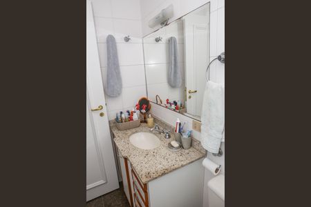 Apartamento à venda com 156m², 4 quartos e 3 vagasBanheiro da Suíte 2