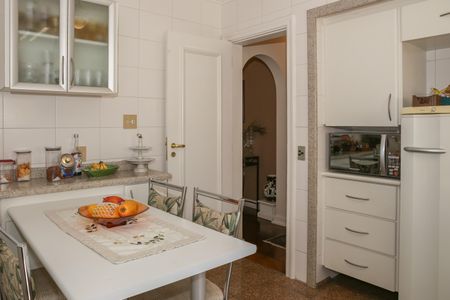 Apartamento à venda com 156m², 4 quartos e 3 vagasCozinha